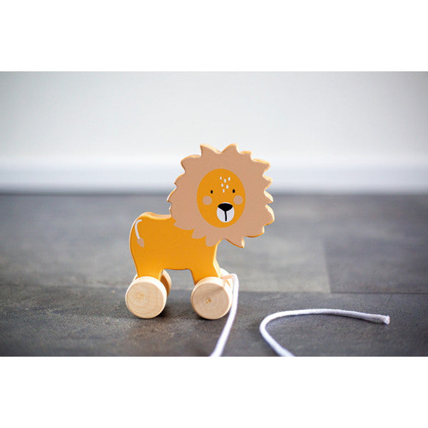 Tryco Wooden lion pull figure